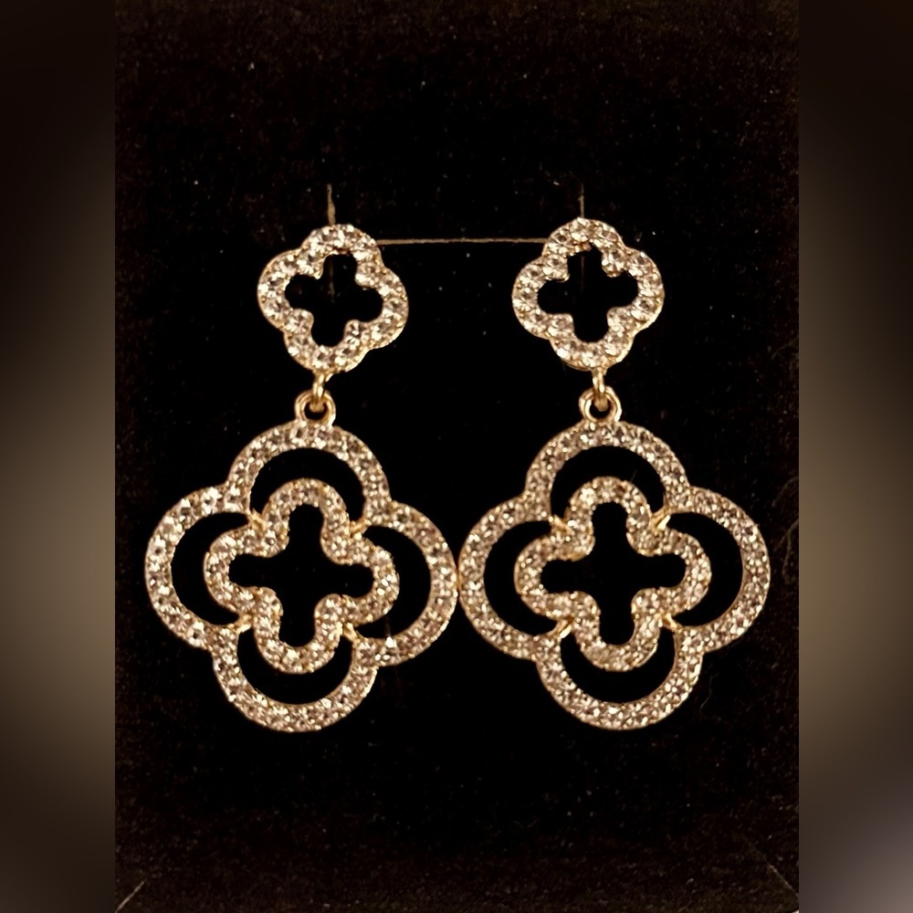 NWT Gold tone clear rhinestone pierced earrings